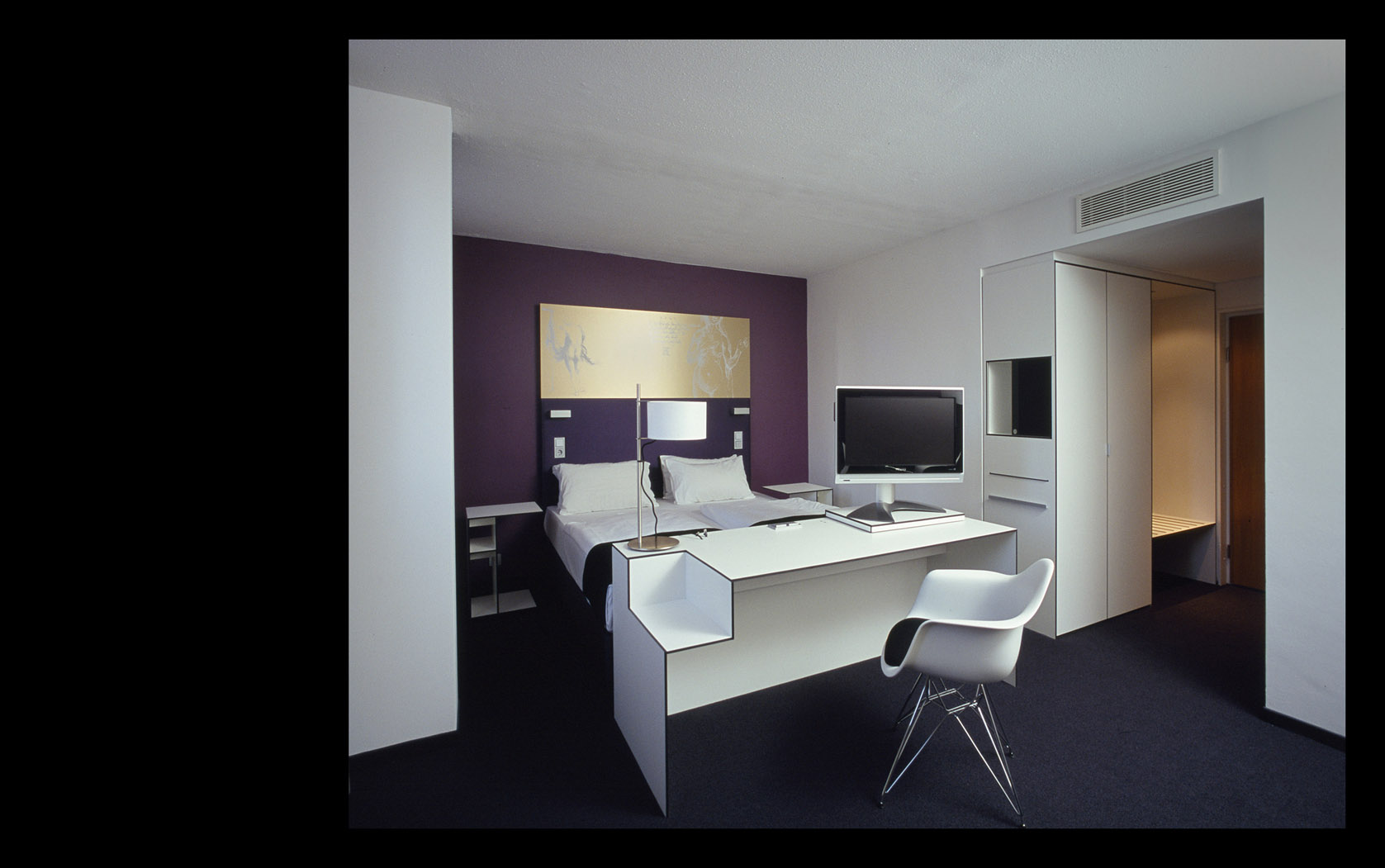chm 039 room mauve.jpg